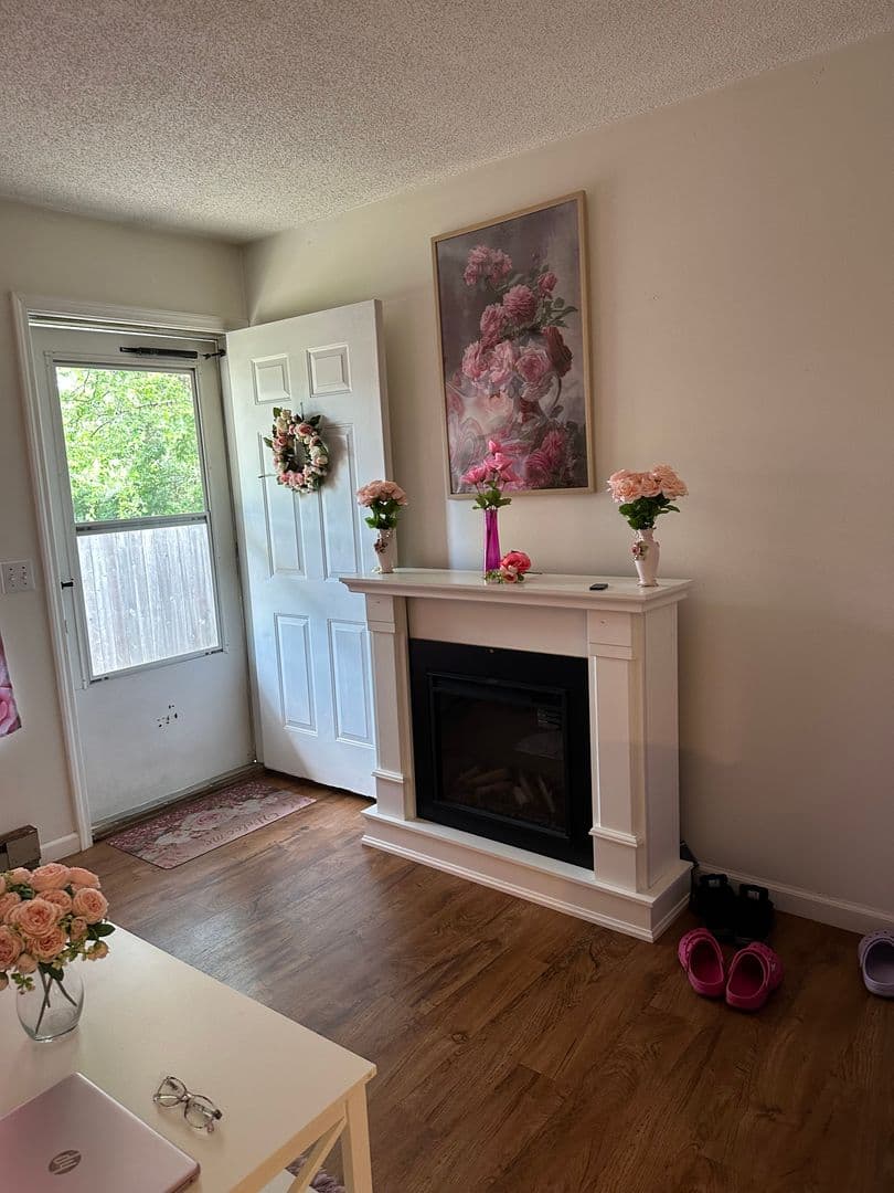Urbana Apartment: 202 Hartle Avenue