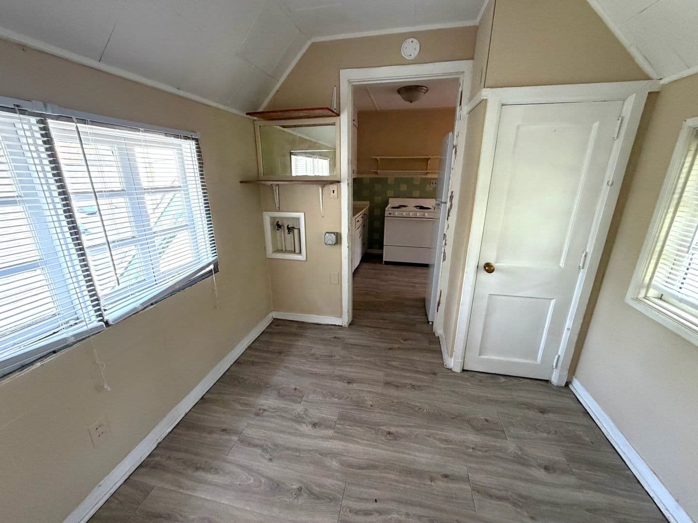 Urbana Apartment: 904 S. Webber