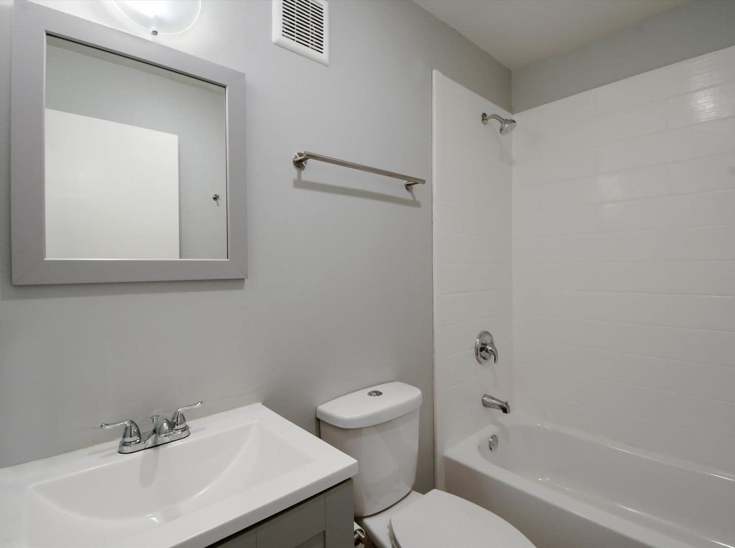 Charleston Apartment: 2216 9th Street