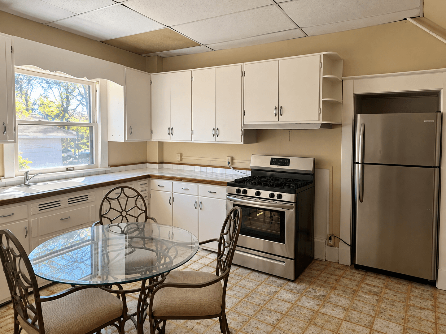 Urbana Apartment: 205 North Busey Avenue