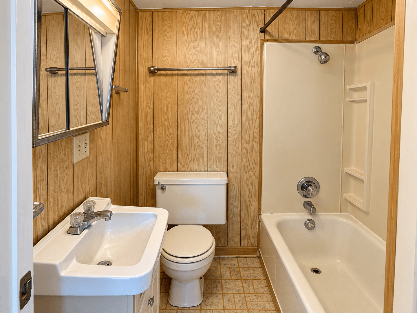 Urbana Apartment: 205 North Busey Avenue