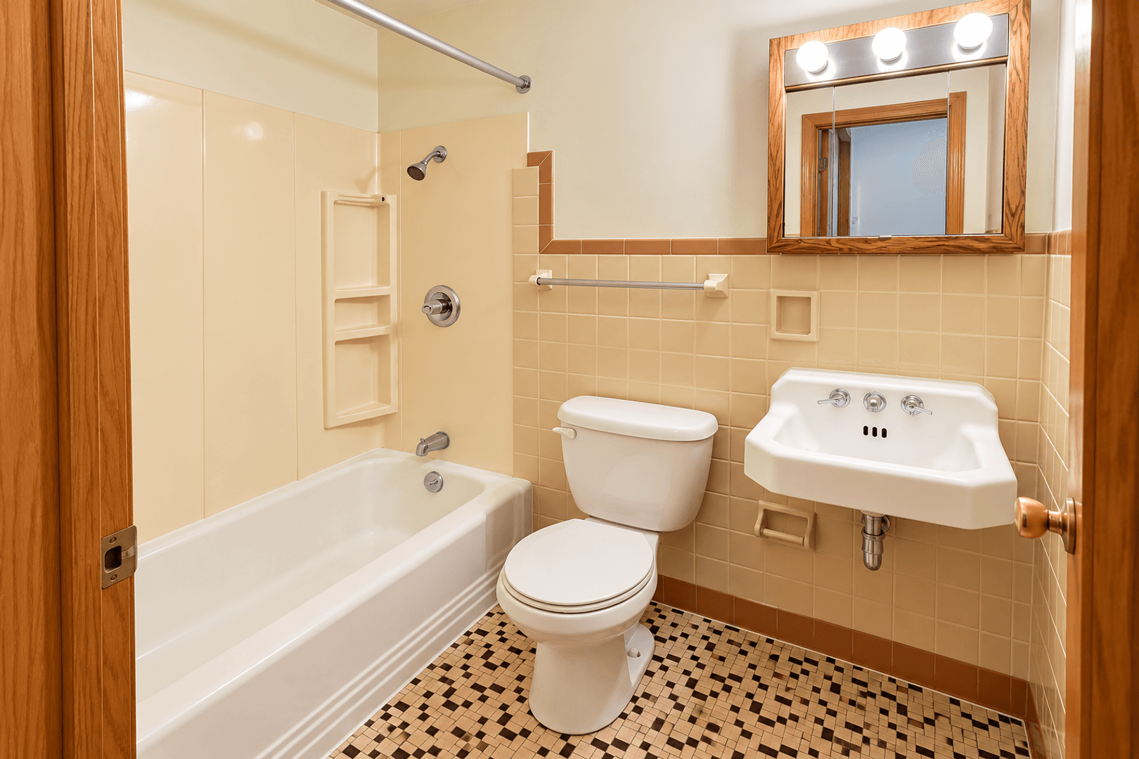 Urbana Apartment: 115 West Washington Street