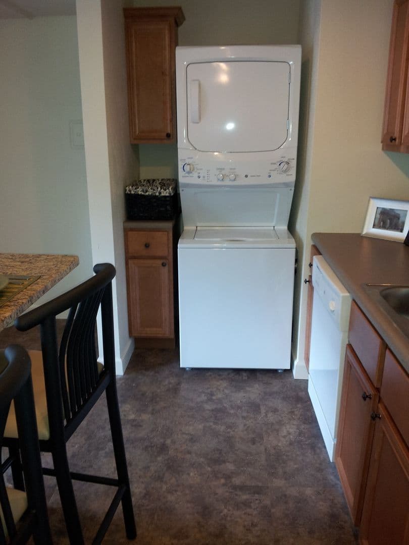 Champaign Apartment: 512 East Stoughton Street