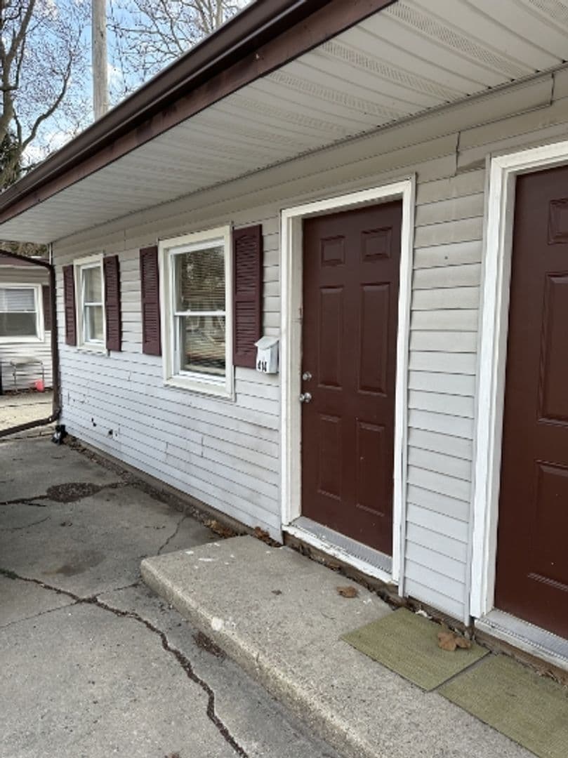 Rantoul Apartment: 415 East Letchworth Avenue