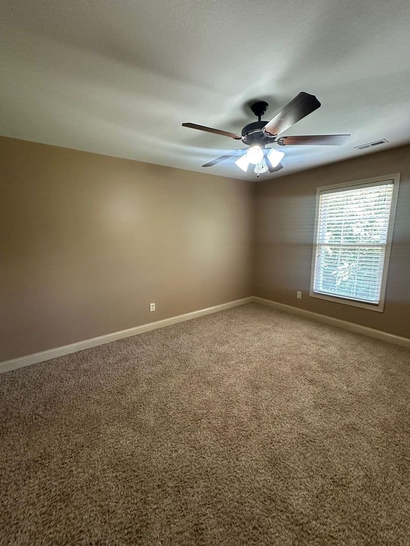 Mahomet Apartment: 1604 South Division Street