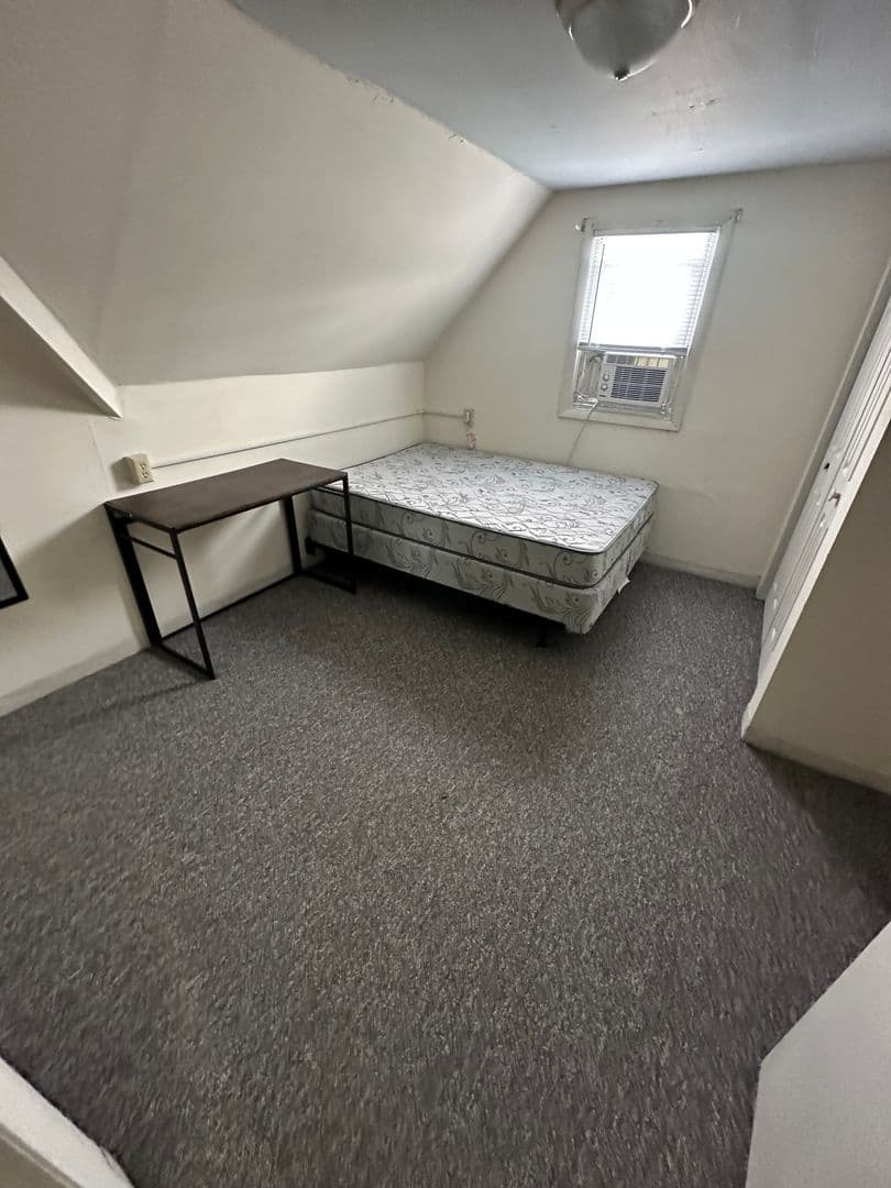 Urbana Apartment: 610 West Elm Street