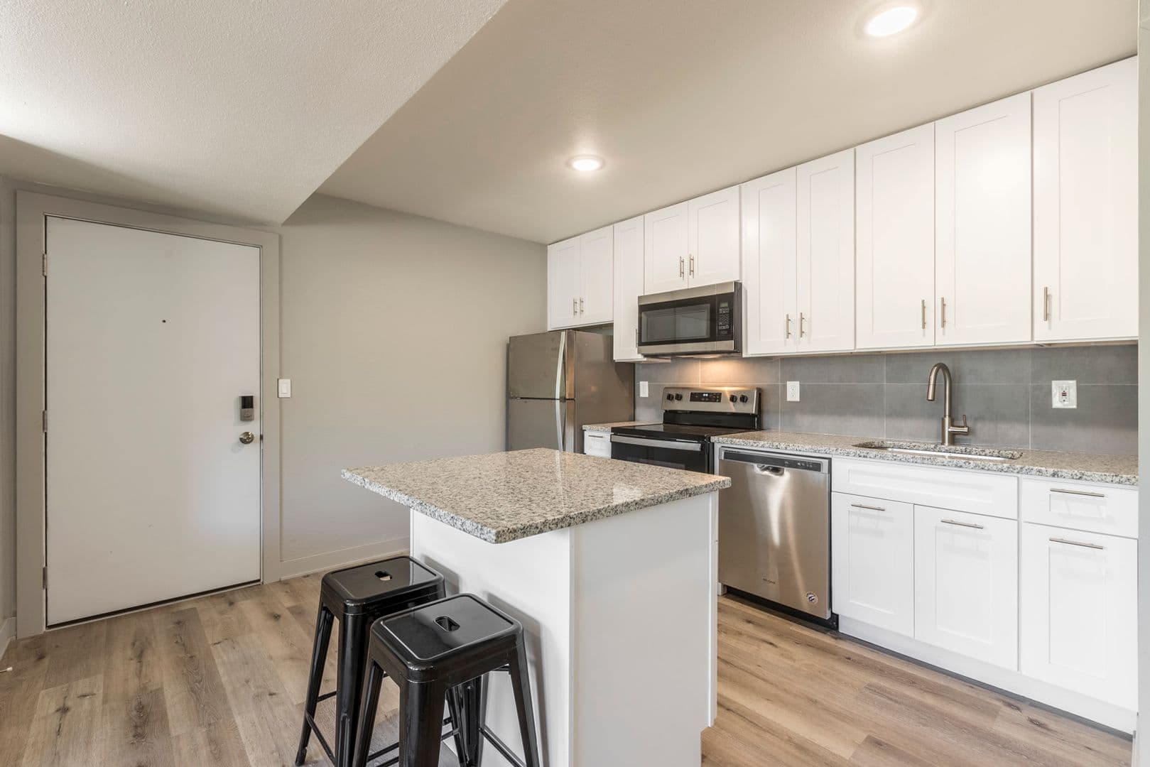Charleston Apartment: 2204 9th Street