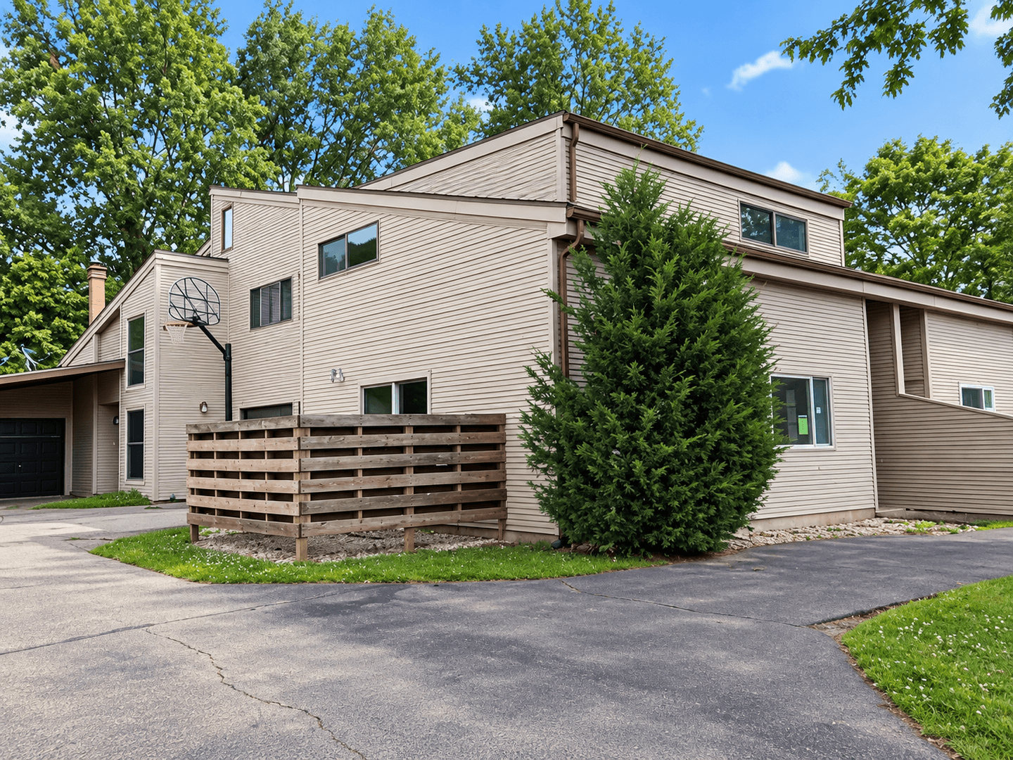 Savoy House: 902 Hartwell Drive #A