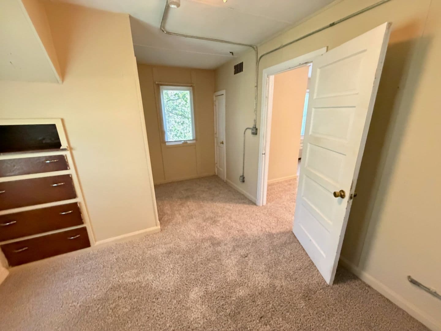 Urbana Apartment: 904 S. Webber
