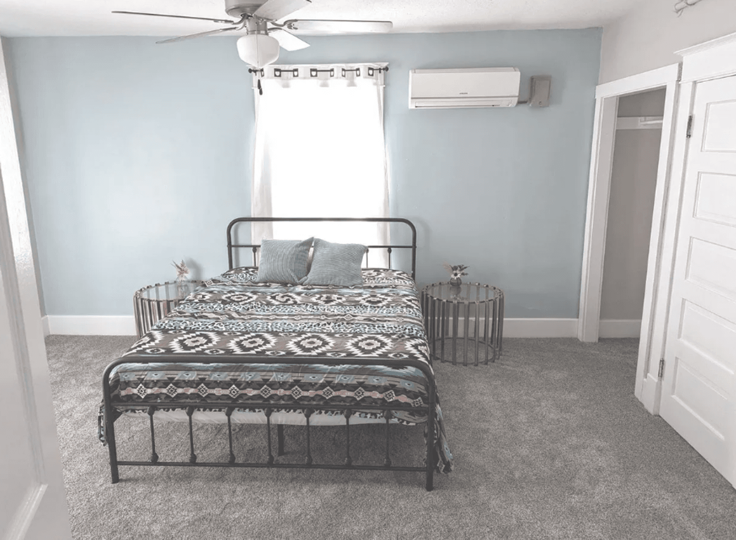 Champaign House: 506 E Church St