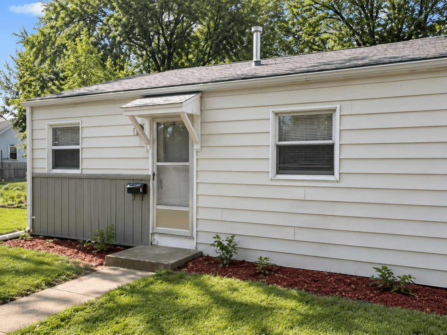Rantoul Apartment: 425 East Campbell Avenue