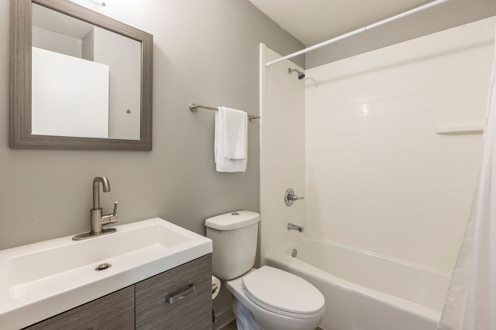Charleston Apartment: 2204 9th Street