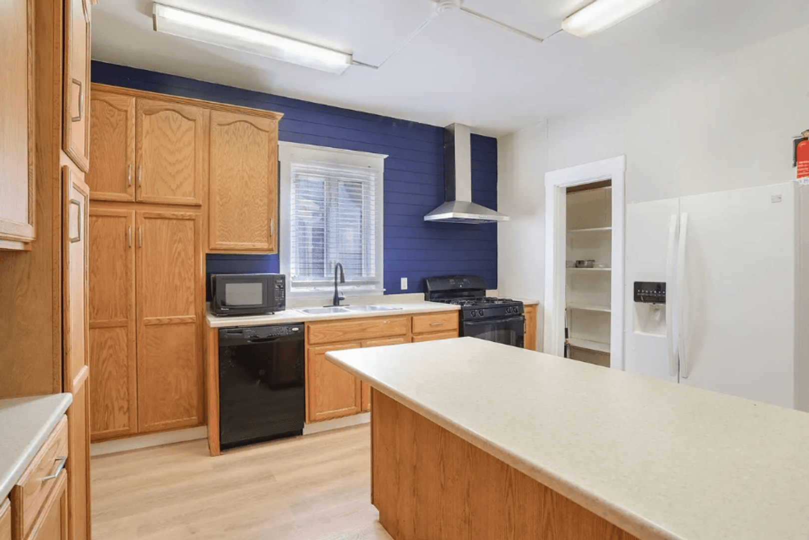Champaign House: 506 E Church St