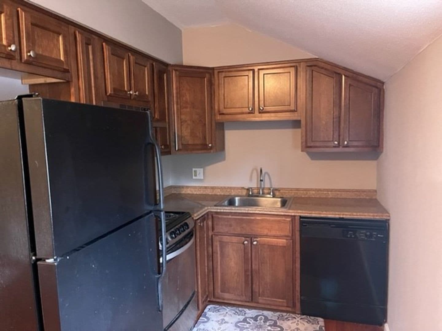 Urbana Apartment: 808 North Lincoln Avenue