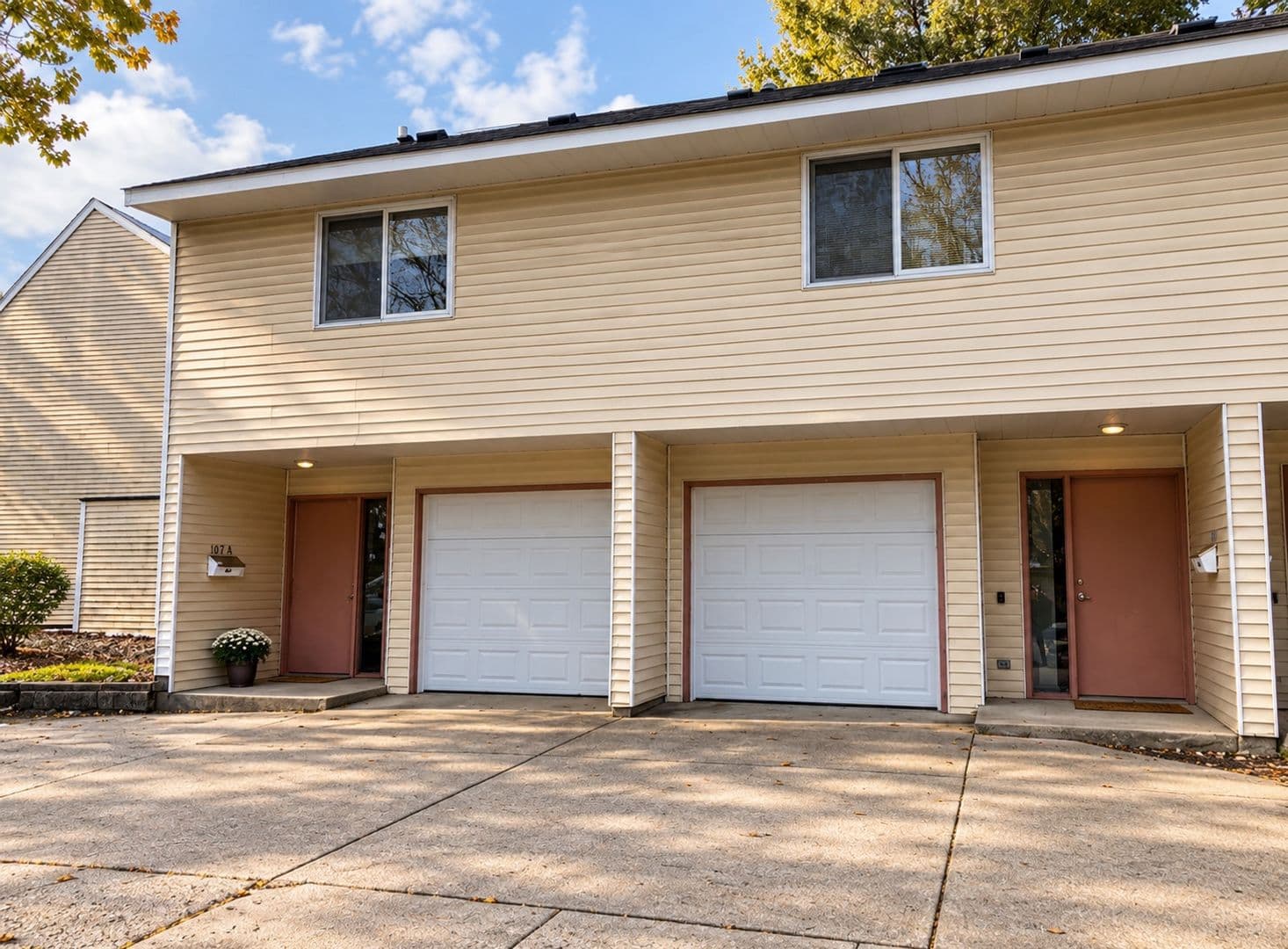 Urbana Apartment: 801 W Stoughton Street