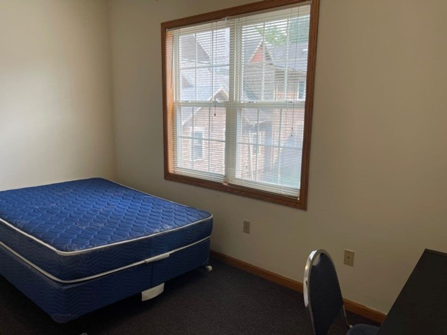Urbana Apartment: 606 1/2 West Elm Street