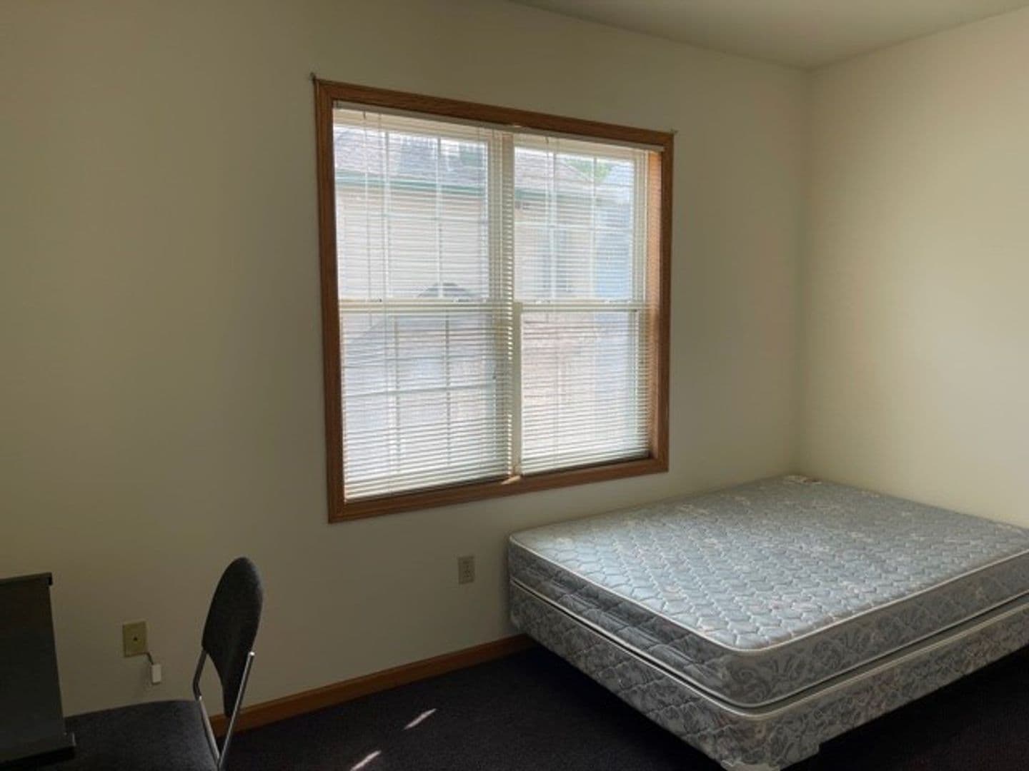 Urbana Apartment: 606 1/2 West Elm Street