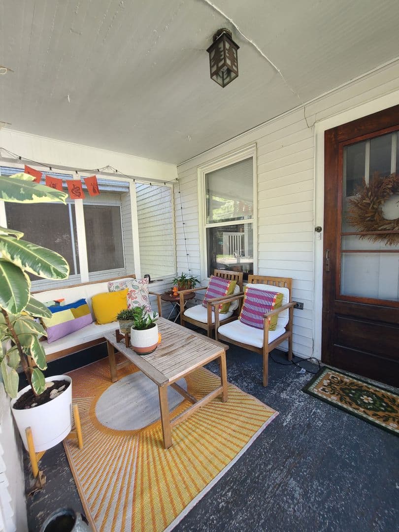 Champaign House: 609 S Prairie Ave
