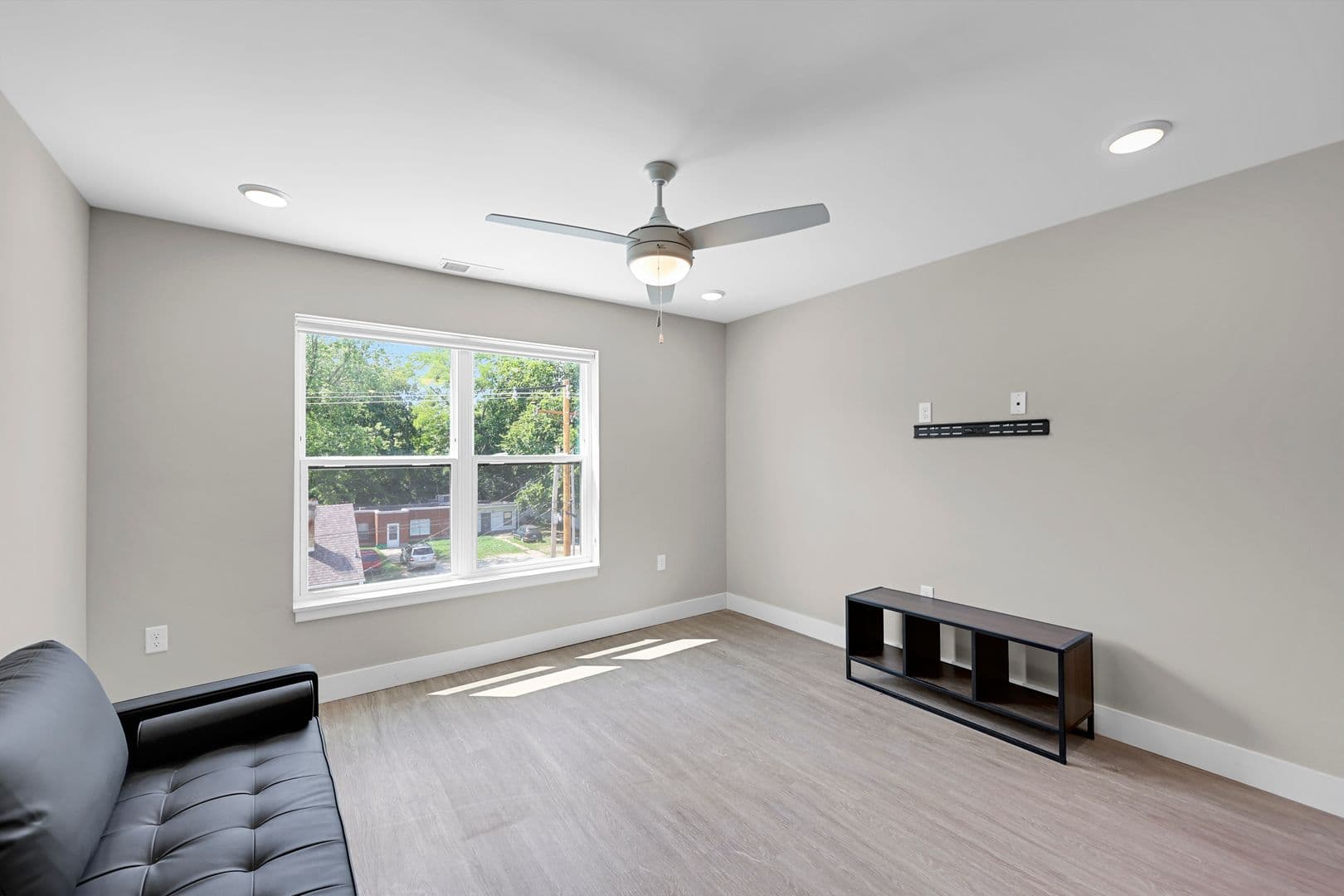 Urbana Apartment: 707 W Springfield Avenue