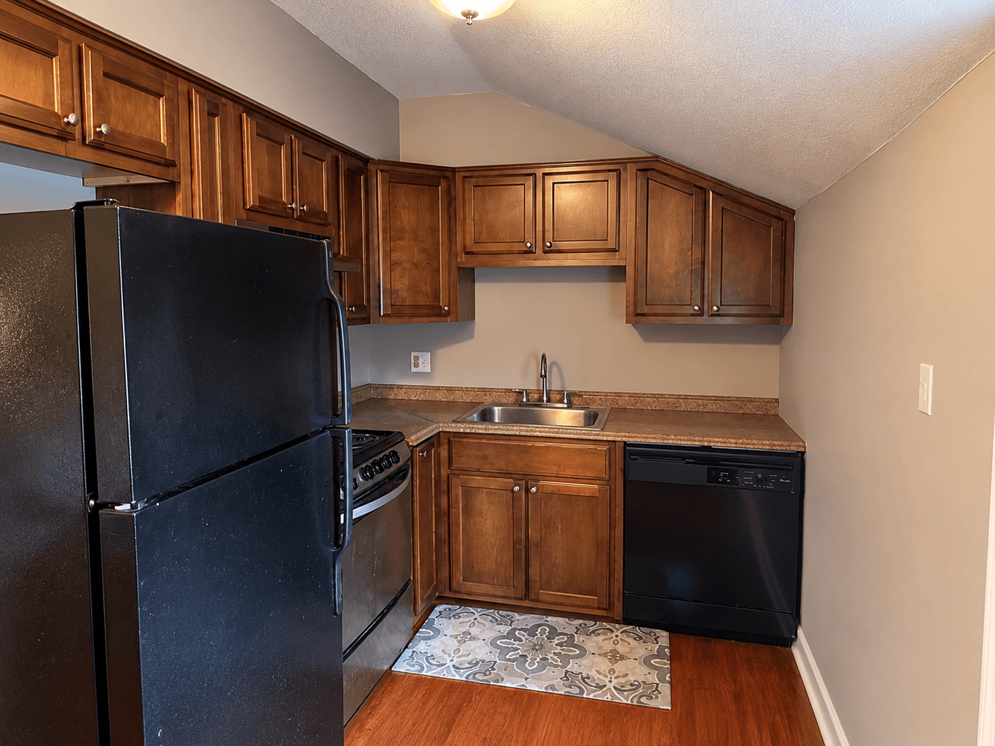 Urbana Apartment: 808 North Lincoln Avenue