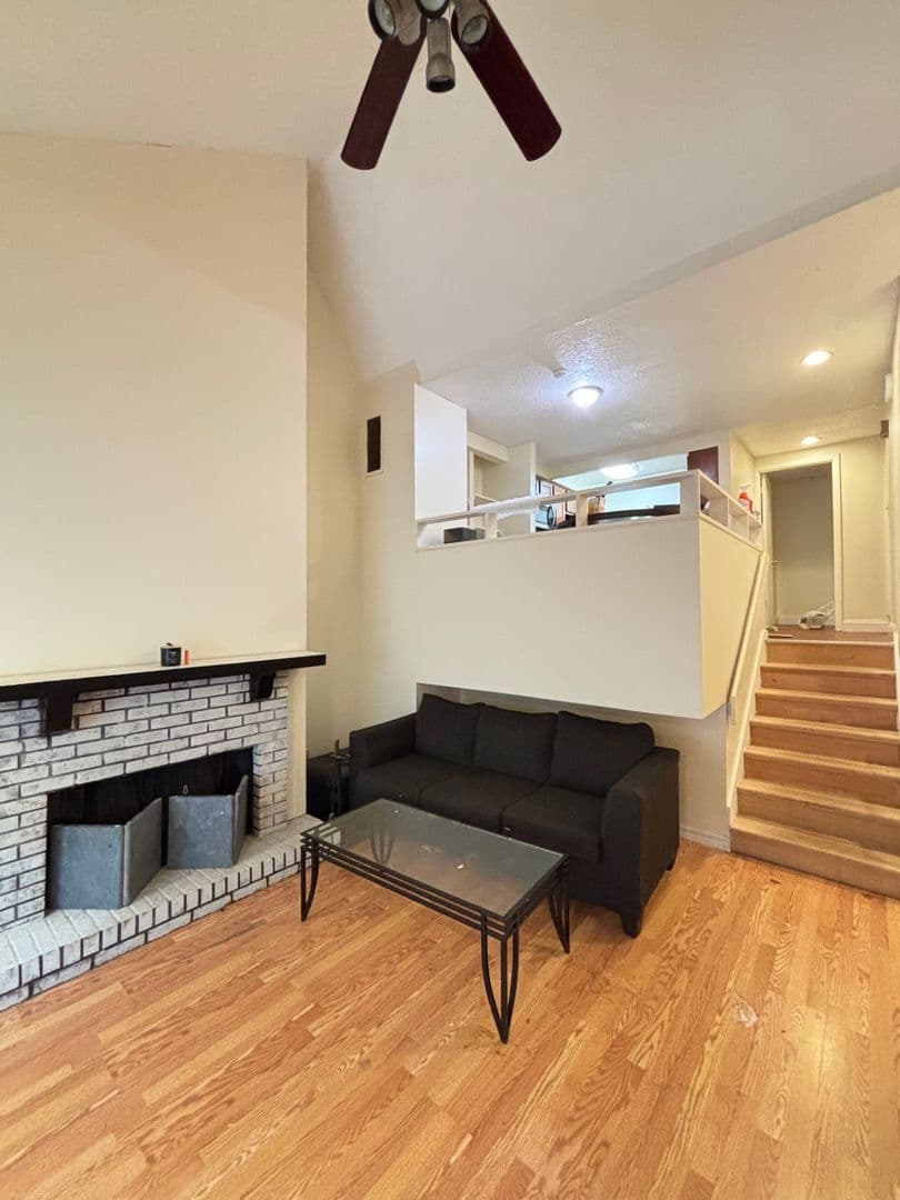 Urbana Apartment: 801 W Stoughton Street