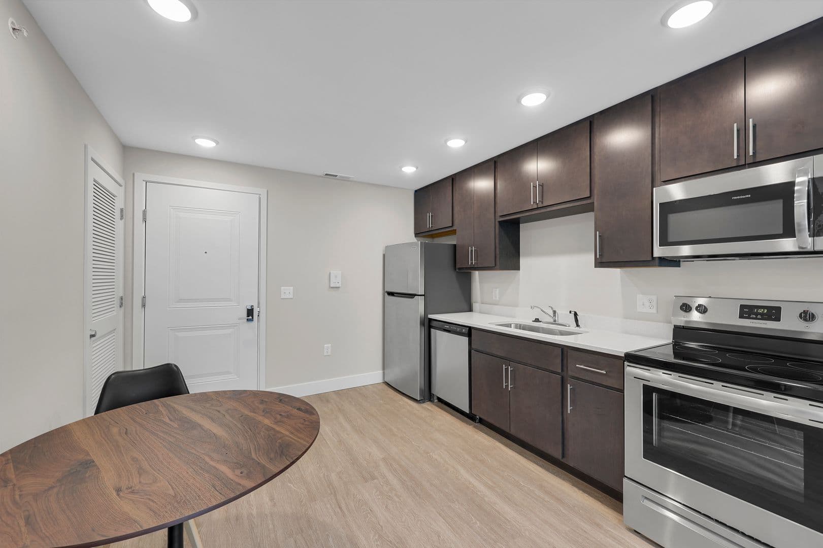Urbana Apartment: 707 W Springfield Avenue