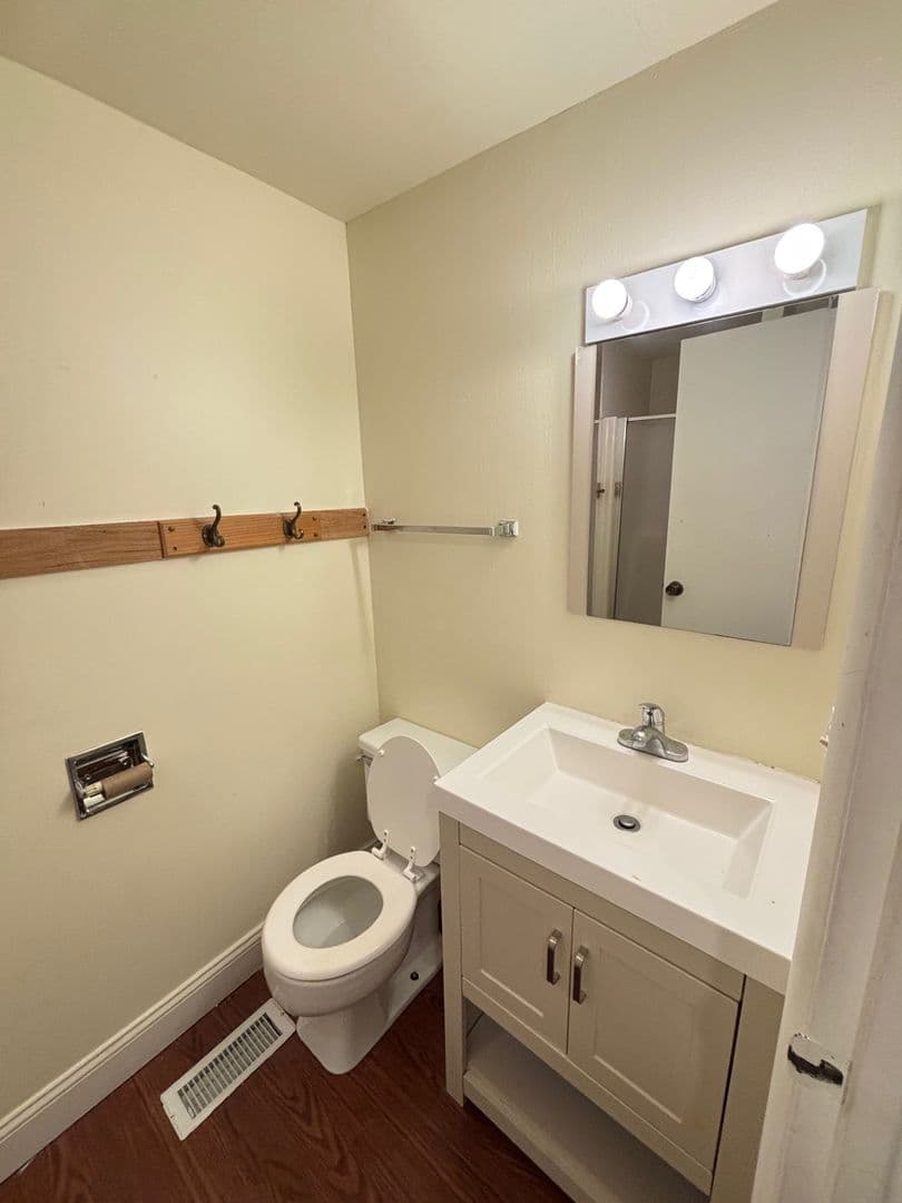Urbana Apartment: 801 W Stoughton Street