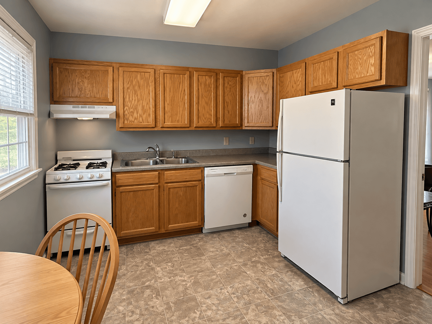 Urbana Apartment: 704 W Western Avenue