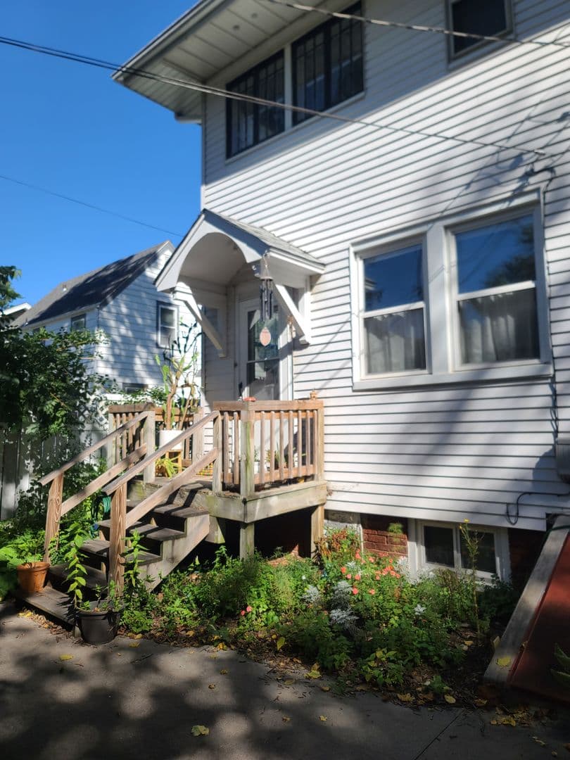 Champaign House: 609 S Prairie Ave