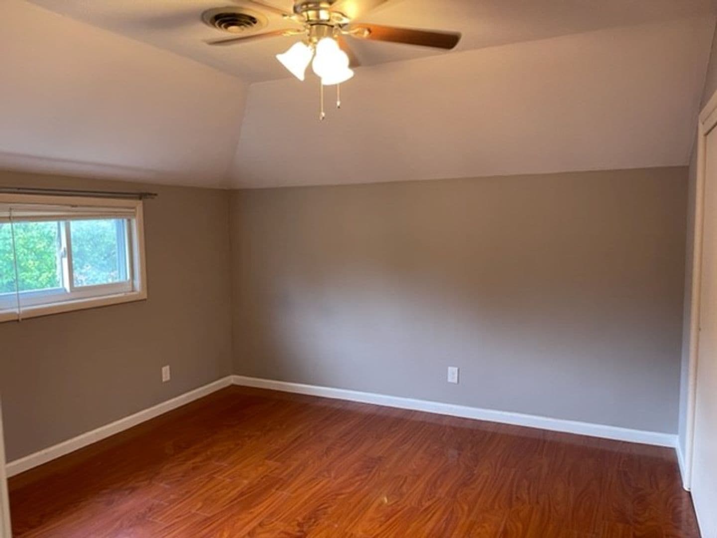 Urbana Apartment: 808 North Lincoln Avenue