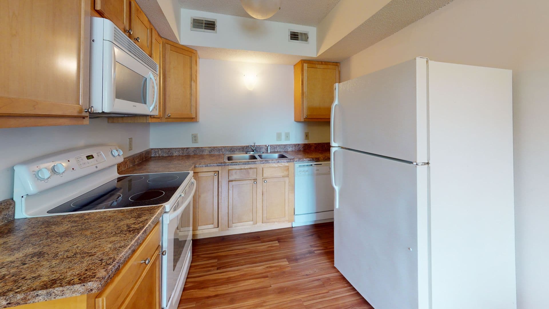 Urbana Apartment: 1003 W Stoughton Street