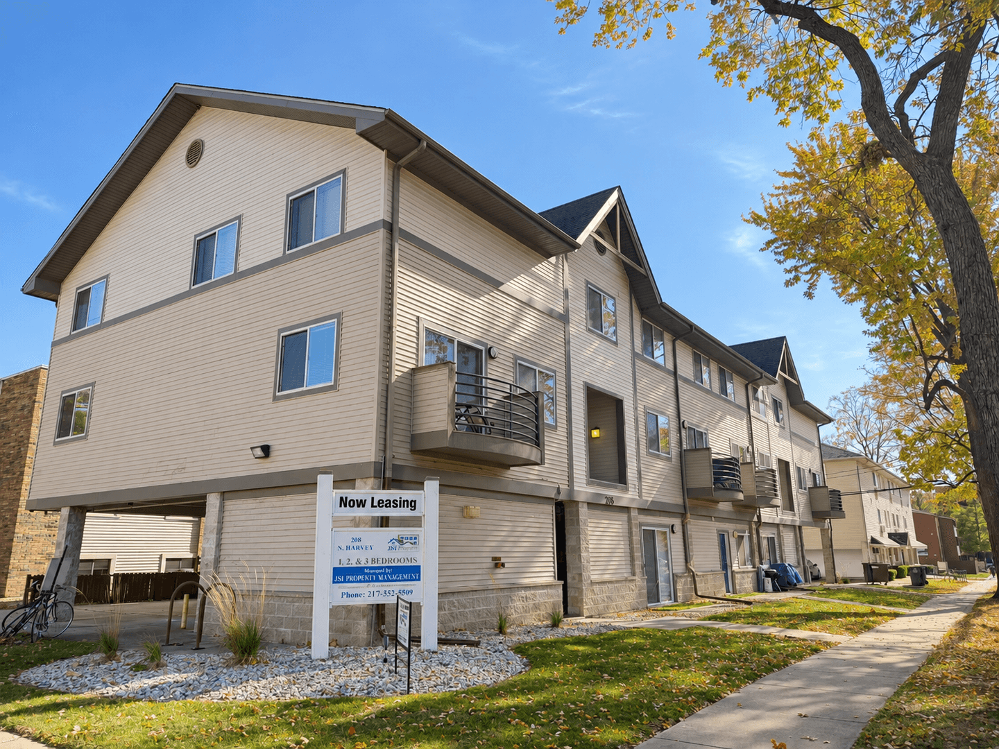 Urbana Apartment: 208 North Harvey Street