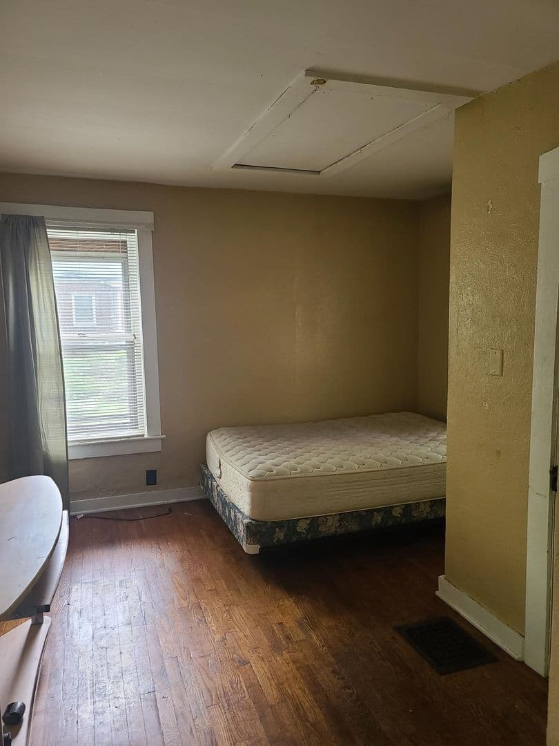 Urbana Apartment: 703 West High Street