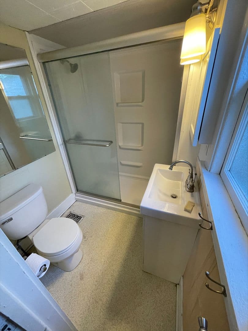 Urbana Apartment: 606 West Iowa Street