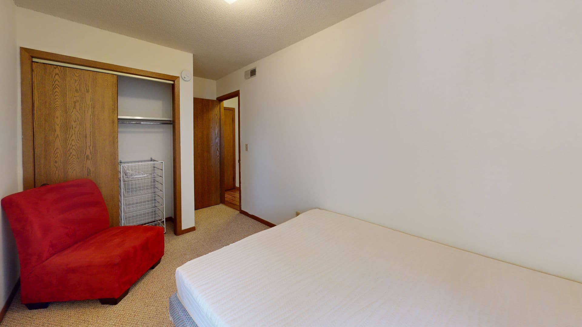 Urbana Apartment: 1003 W Stoughton Street
