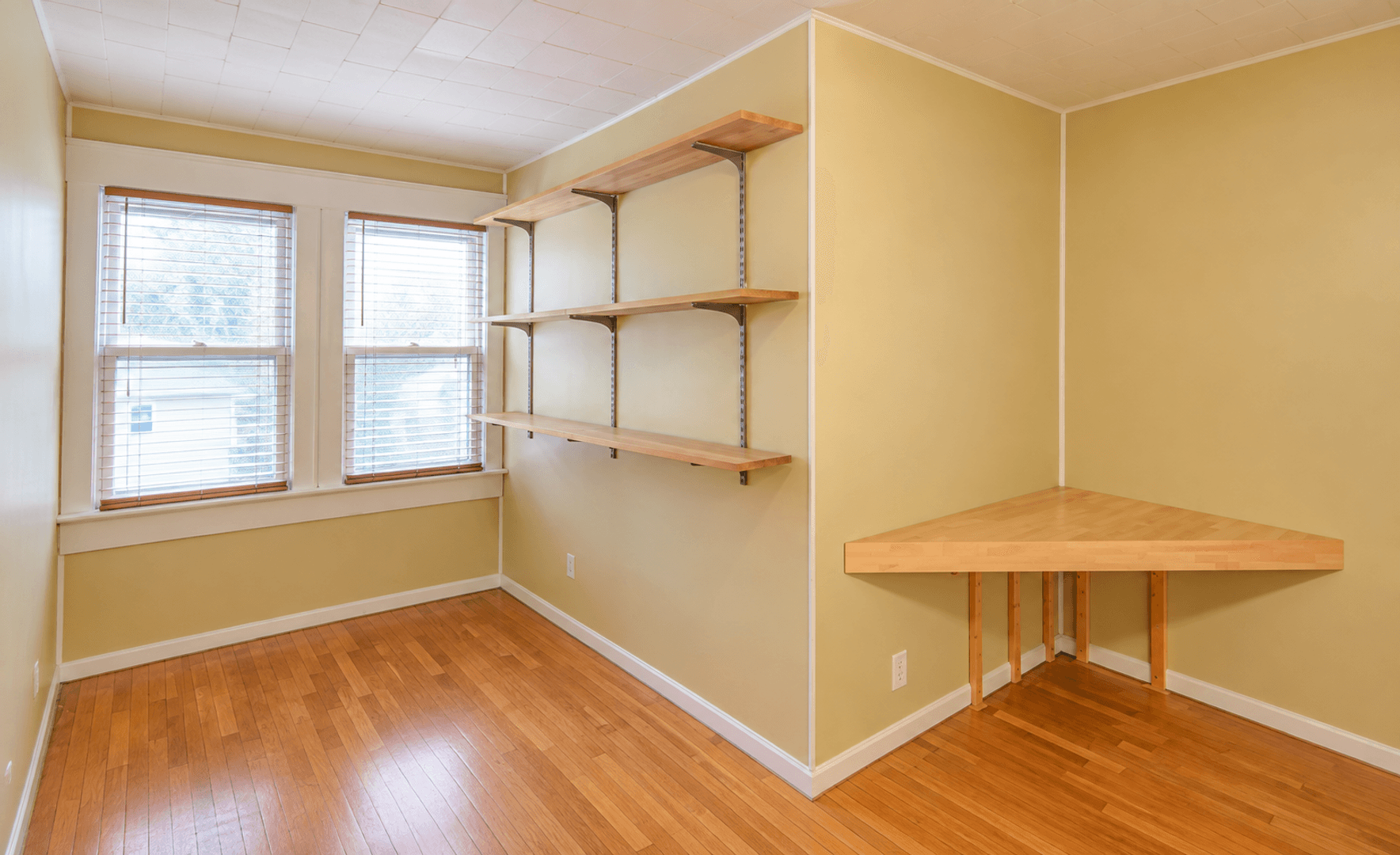 Urbana Apartment: 606 West Iowa Street