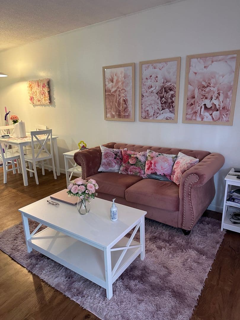Urbana Apartment: 202 Hartle Avenue