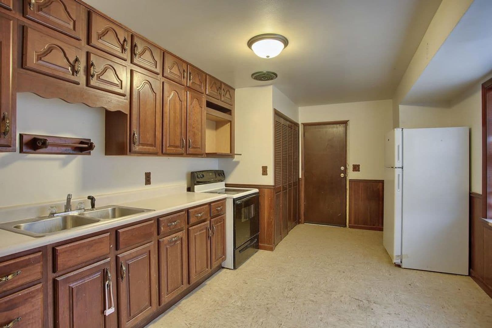 Urbana House: 905 Lanore Drive