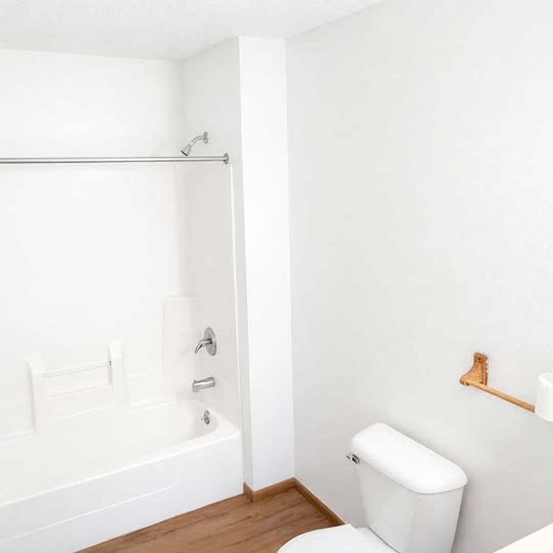 Holmen Apartment: 621-629 Amy Dr.