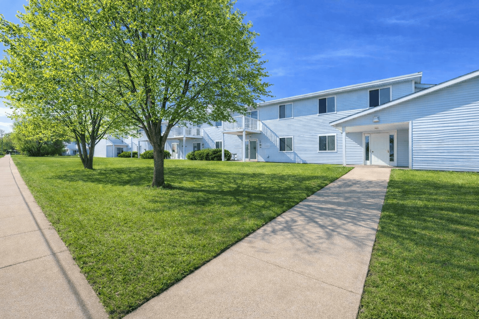 Holmen Apartment: 621-629 Amy Dr.
