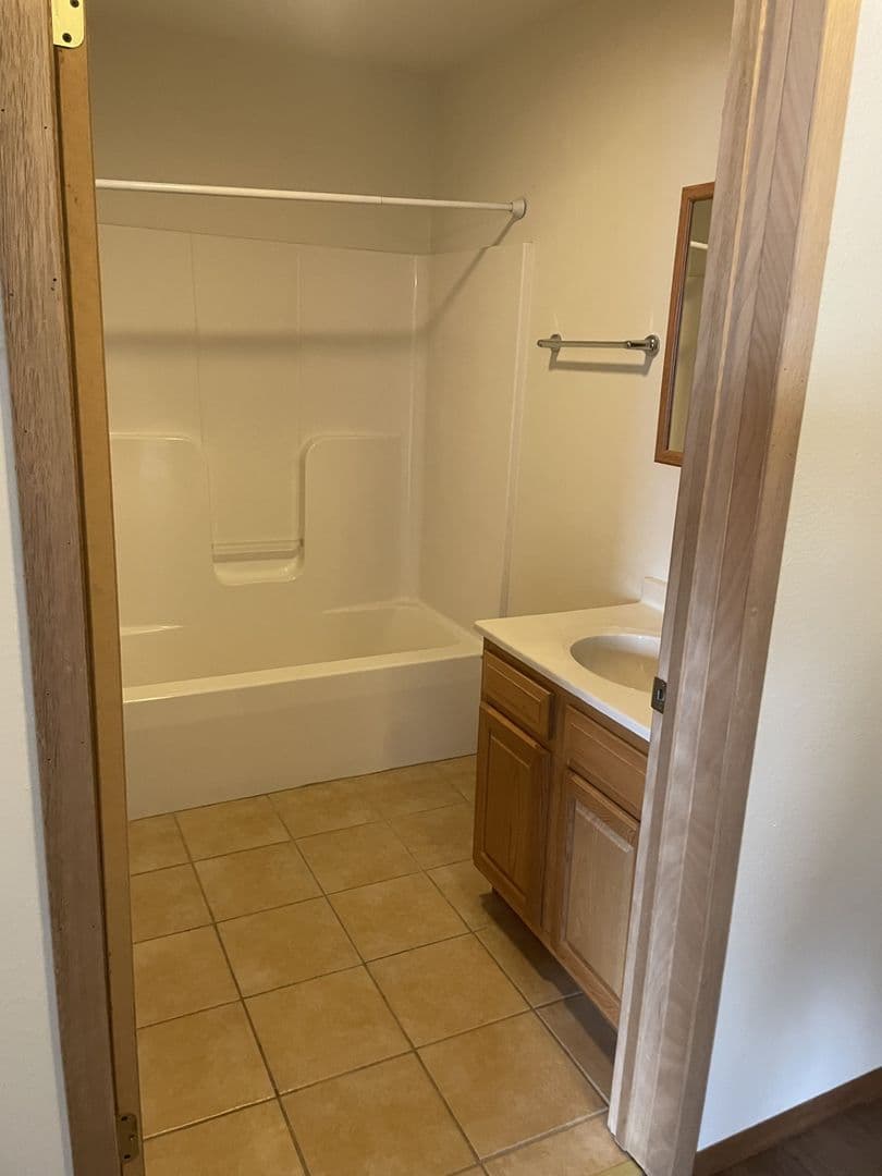 Galesville Apartment: 21343 Wolfe Run Lane