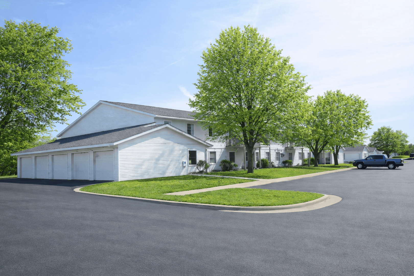Holmen Apartment: 621-629 Amy Dr.