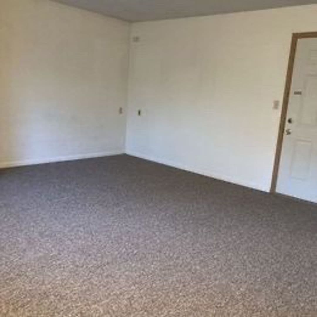 La Crosse Apartment: 1003 Zeisler St.