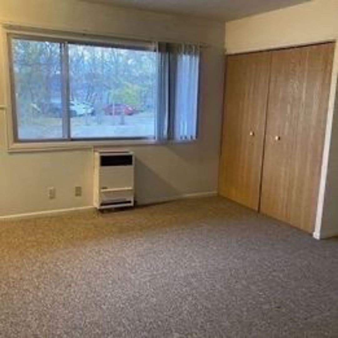 La Crosse Apartment: 1003 Zeisler St.