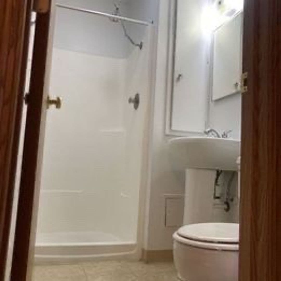La Crosse Apartment: 1003 Zeisler St.