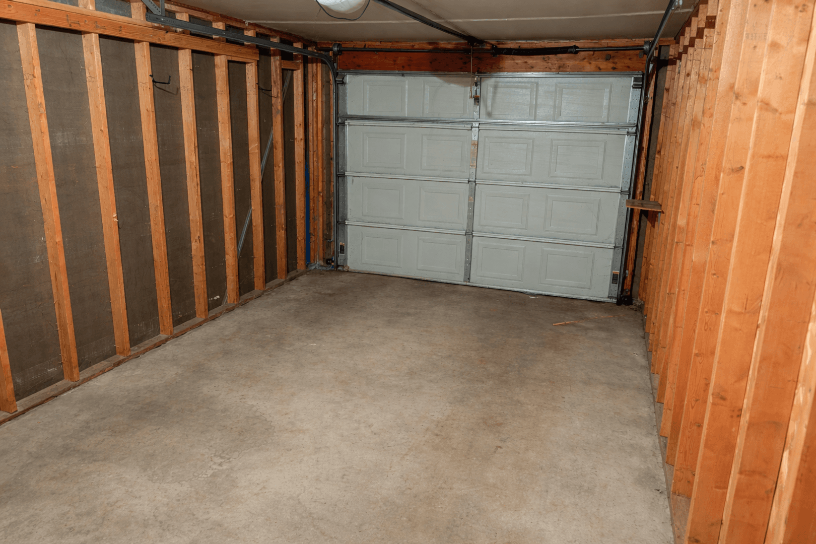 Holmen Apartment: 621-629 Amy Dr.