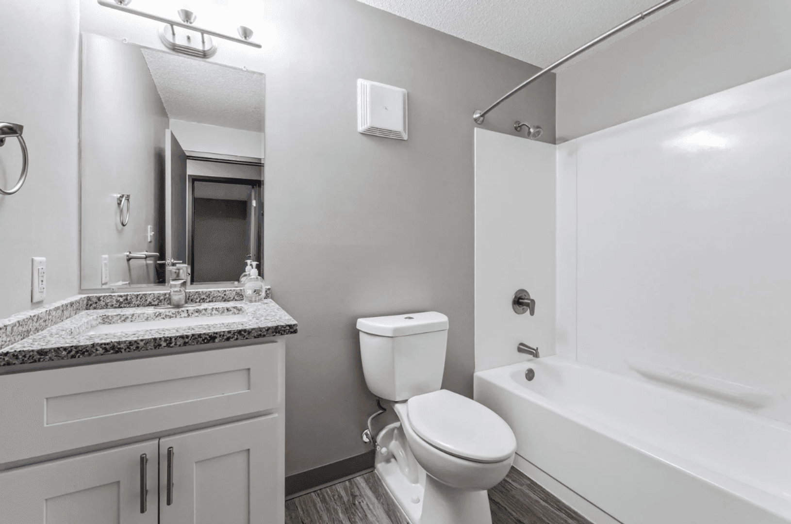 La Crosse Apartment: 4405 Mormon Coulee Rd.