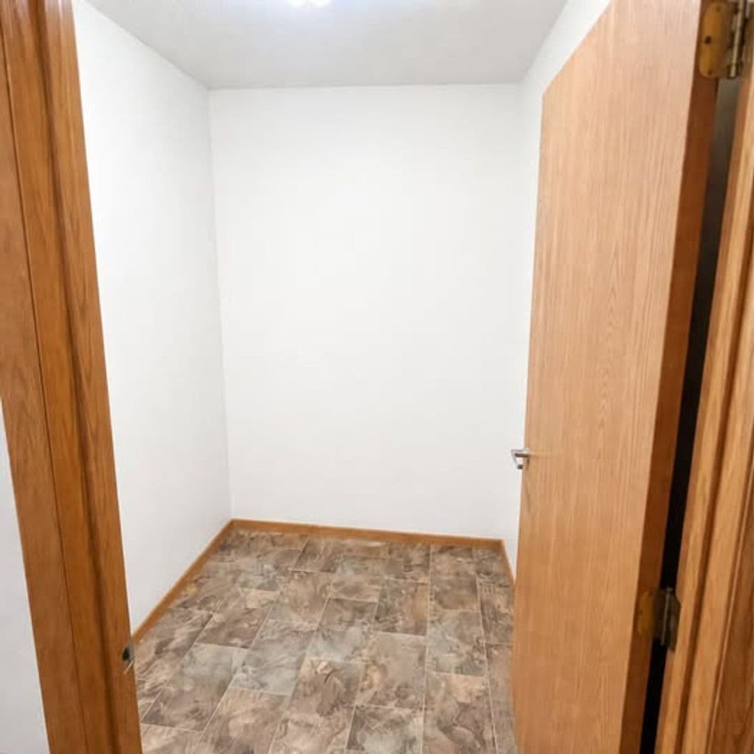 Holmen Apartment: 621-629 Amy Dr.