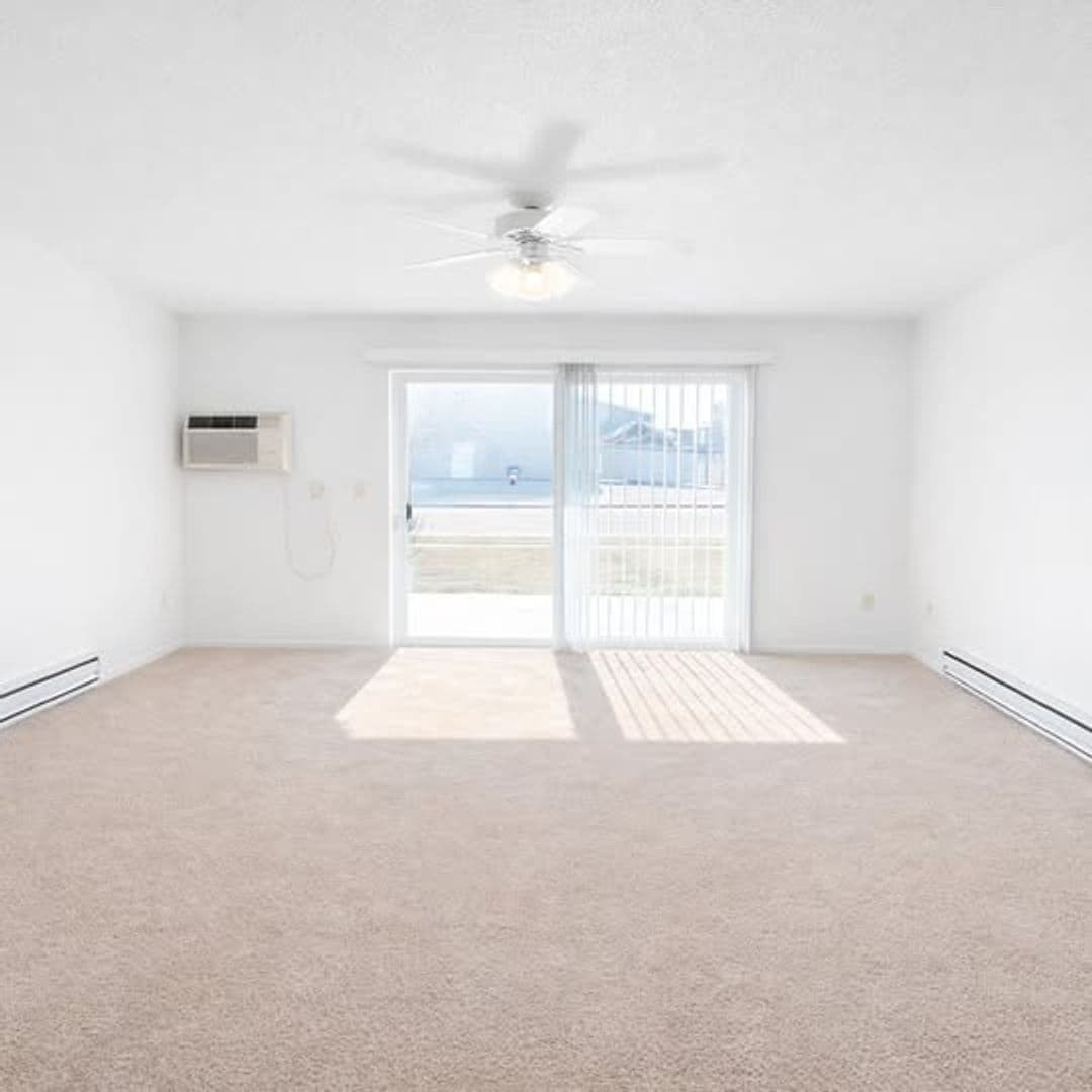 Holmen Apartment: 621-629 Amy Dr.