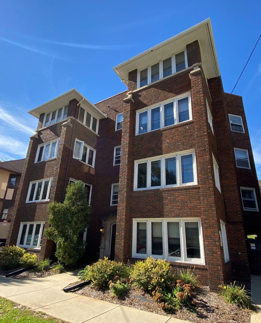 Madison Apartment: 10 E. Gorham St.